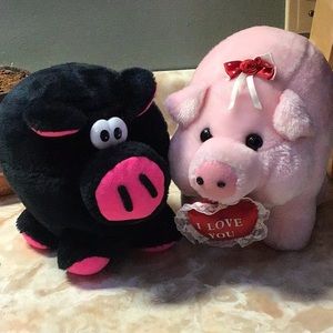 Plush piggies